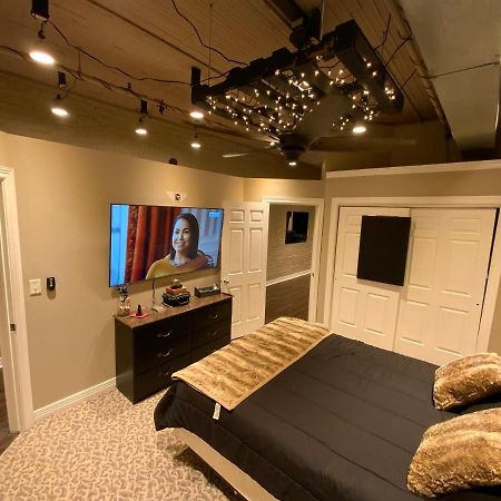 Blackout Themed Residence In The Prime Heart Of Omaha'S Old Market! Омаха Экстерьер фото