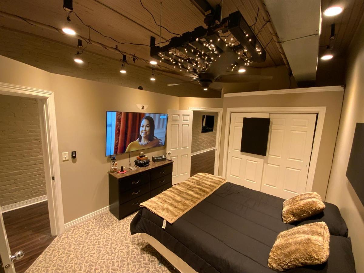 Blackout Themed Residence In The Prime Heart Of Omaha'S Old Market! Омаха Экстерьер фото